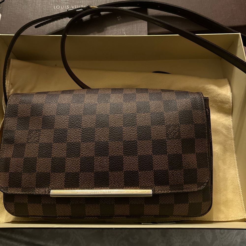 Louis Vuitton Crossbody bag